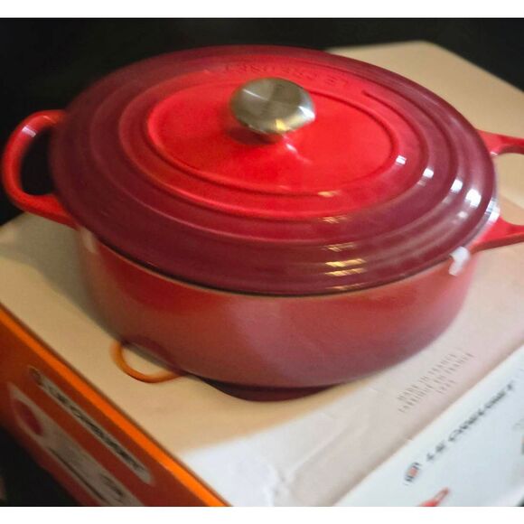 Le Creuset Signature Oval 6 3/4QT Casserole- Cerise - Picture 9 of 15